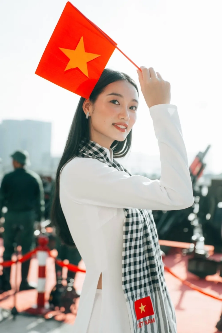 Ảnh Nguyễn Quỳnh Anh với phong cách trẻ trung, cá tính