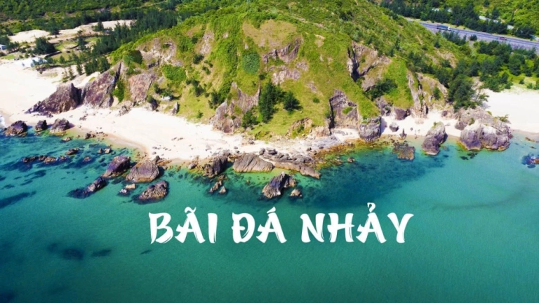 Bãi Đá Nhảy - Thiên đường biển tại Quảng Bình đang chờ bạn