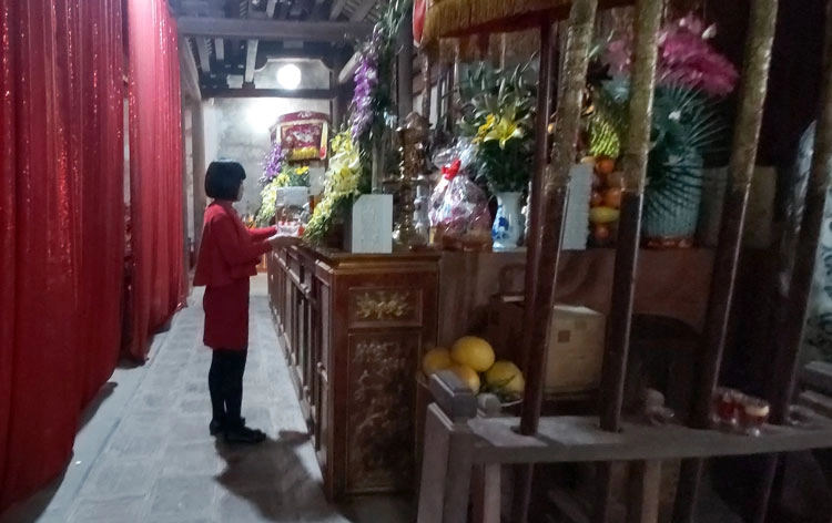 Bài đánh giá về đền chử đồng tử tiên dung thường khen ngợi không khí linh thiêng