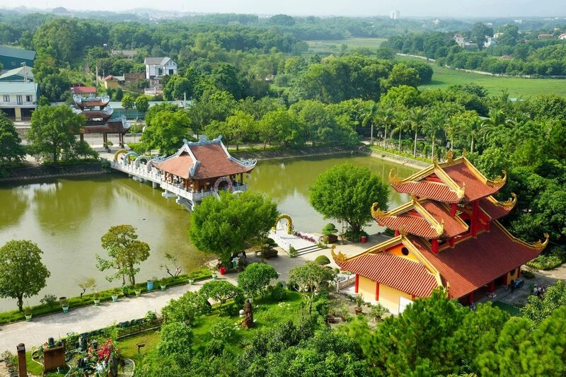 Cảnh chùa khai nguyên là sự kết hợp tuyệt vời của thiên nhiên và kiến trúc