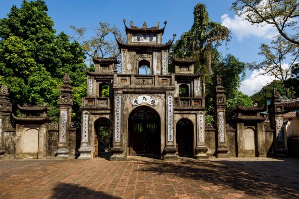 Chùa Hương ở Hà Nội nổi tiếng với lễ hội lớn và cảnh quan đẹp