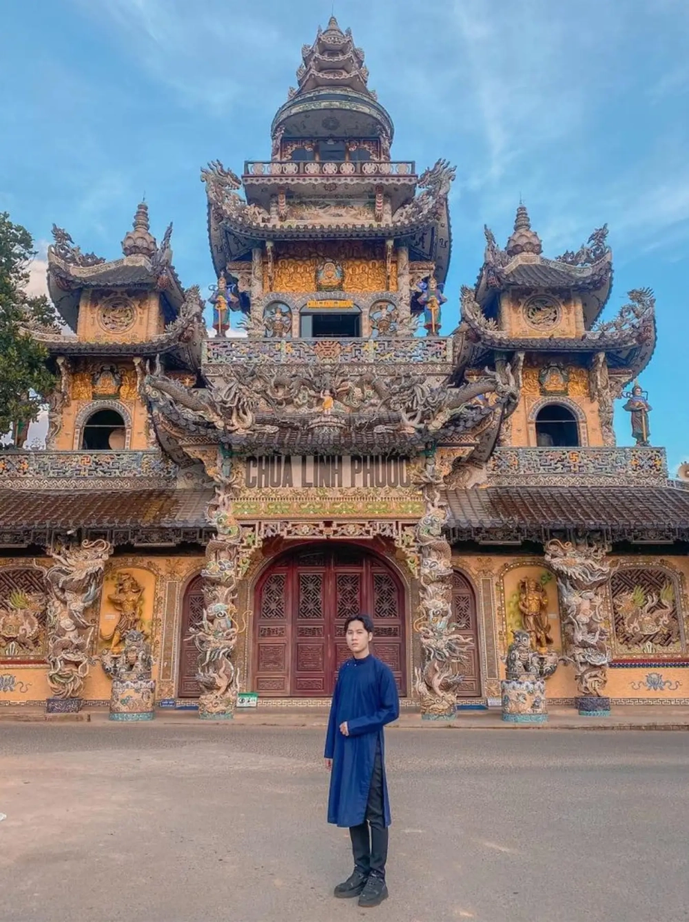 Chùa linh phước đà lạt có gì có tượng rồng dài nhất làm từ ve chai