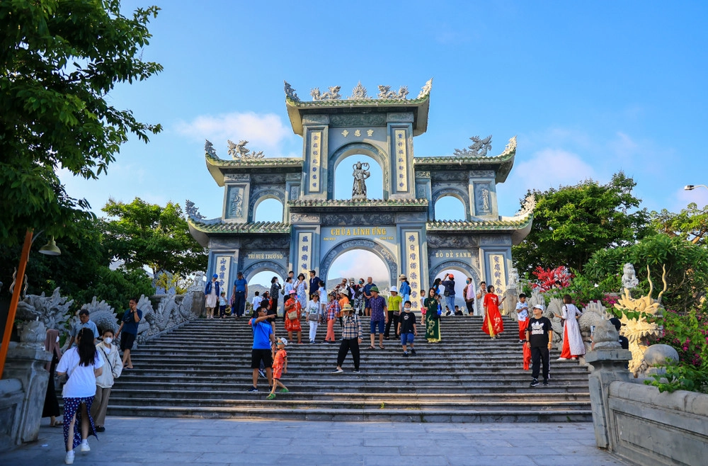 Chùa linh ứng bãi bụt đà nẵng là nơi linh thiêng để cầu bình an