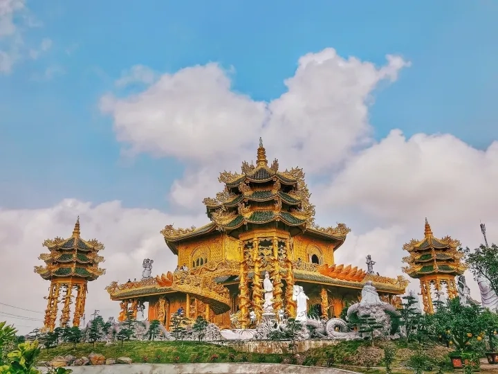 Chùa Phúc Lâm Kim Động nằm giữa vùng quê thanh bình thơ mộng