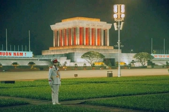 Hãy chiêm ngưỡng cảnh lăng bác hồ vào mỗi sáng mai thanh bình