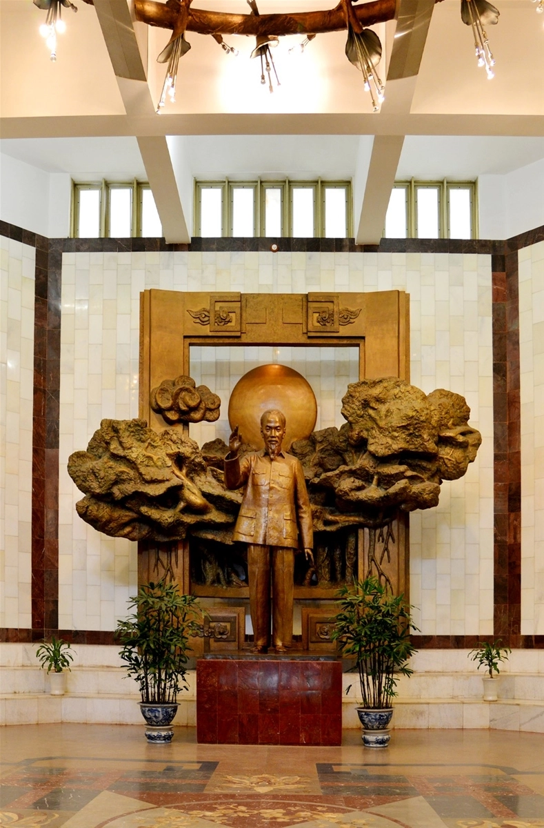 Khám phá bên trong bảo tàng hồ chí minh với những hiện vật giá trị