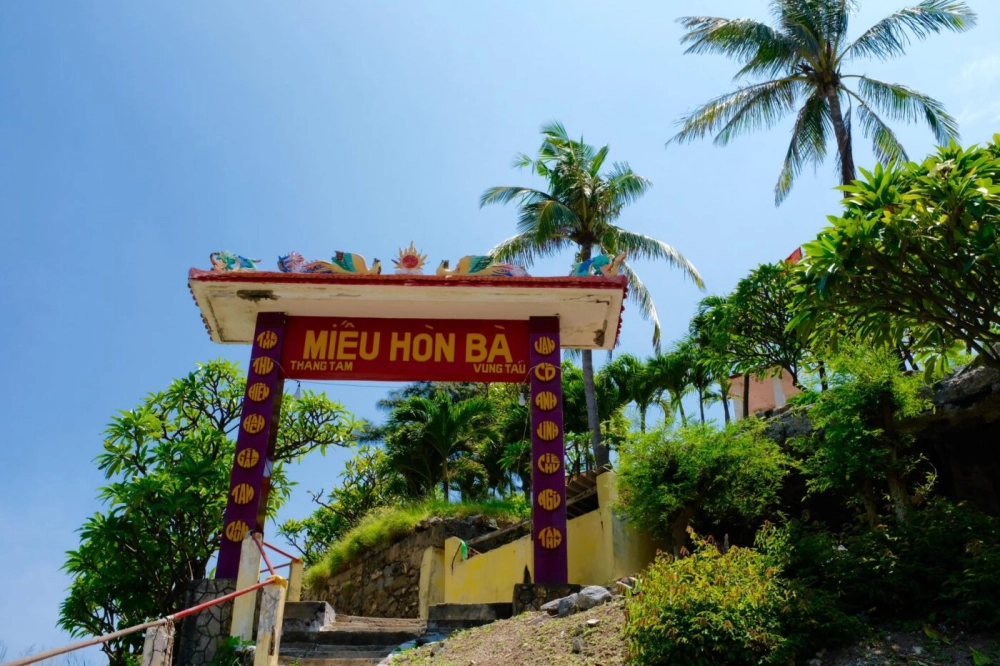 Khám phá nét đẹp miếu hòn bà vũng tàu linh thiêng