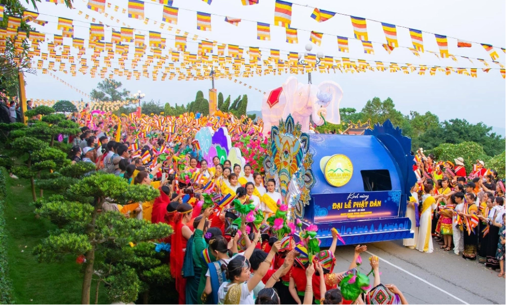 Lễ hội chùa ba vàng là một sự kiện lớn, diễn ra hàng năm tại Quảng Ninh
