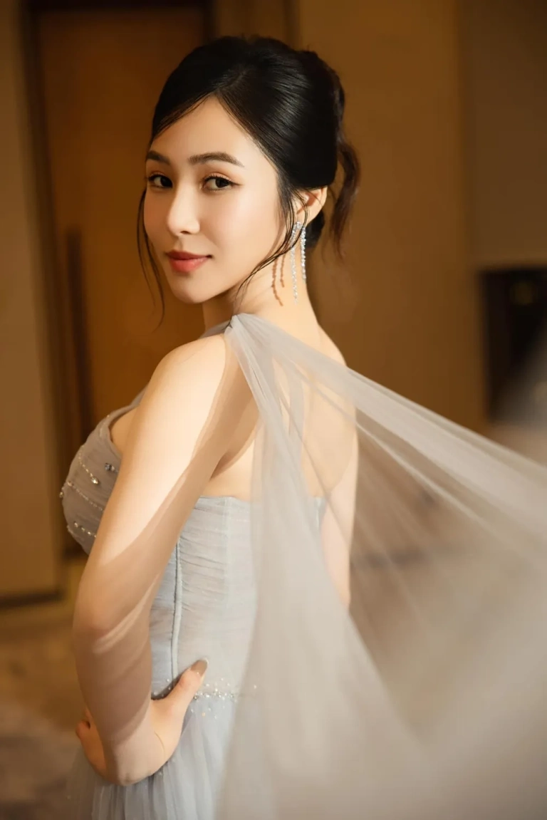Ngắm nhìn loạt ảnh Hương Tràm đẹp dịu dàng đầy cảm xúc