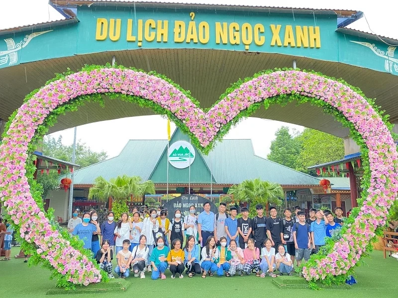 Tìm hiểu du lịch đảo ngọc xanh ở đâu thú vị