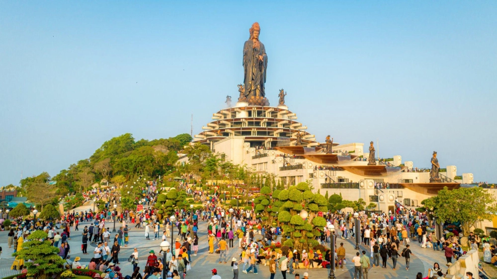 Trải nghiệm thực tế review leo núi bà đen sinh động