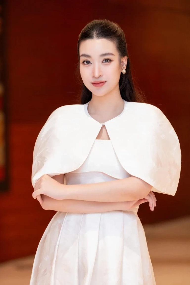 Tuyển tập ảnh Đỗ Mỹ Linh đẹp nhẹ nhàng và cuốn hút