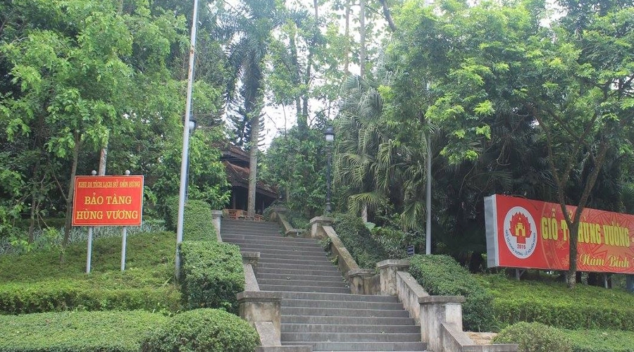 Không gian linh thiêng chùa đền hùng yên bình