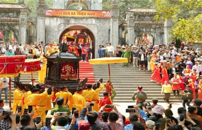 Rước kiệu đền Bà Triệu là một trong những nghi lễ quan trọng trong lễ hội