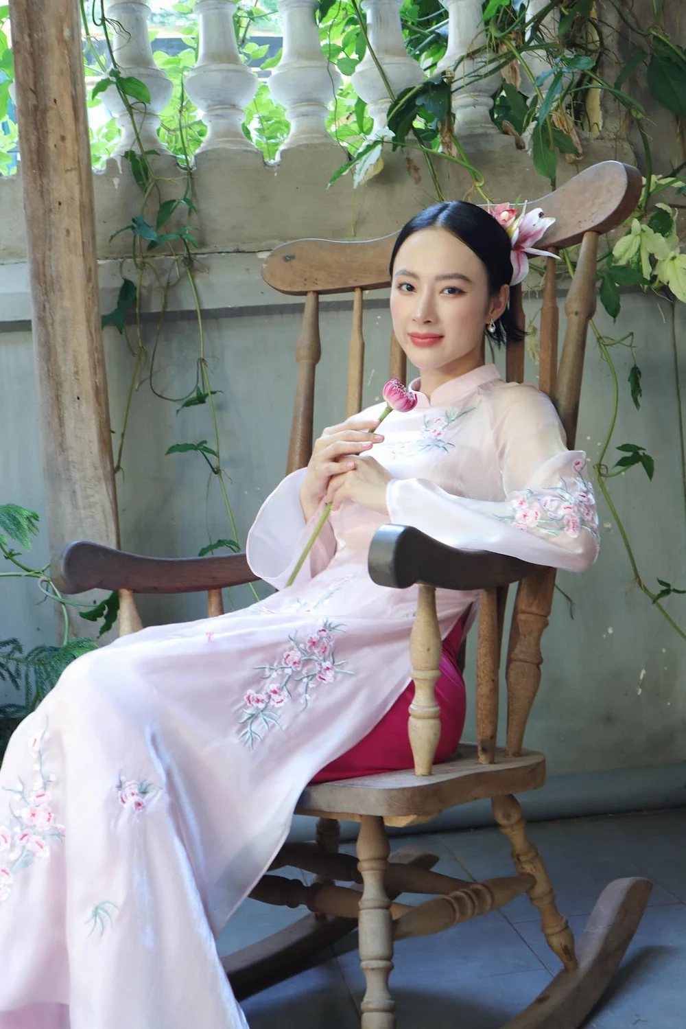 Angela Phương Trinh vòng 3 là điểm nhấn trong ngoại hình của cô ấy