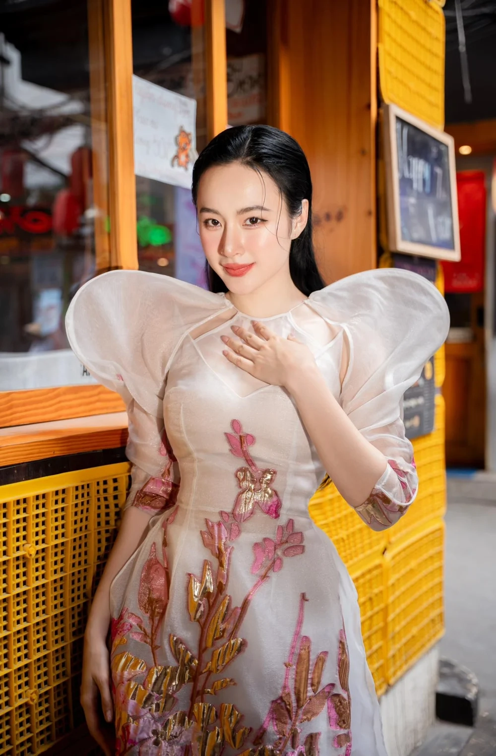 Quá khứ của Angela Phương Trinh luôn có những câu chuyện thú vị và đầy bất ngờ