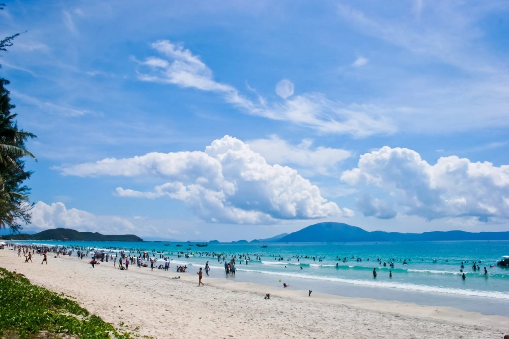 Tận hưởng bãi tắm đẹp ở Đồ Sơn