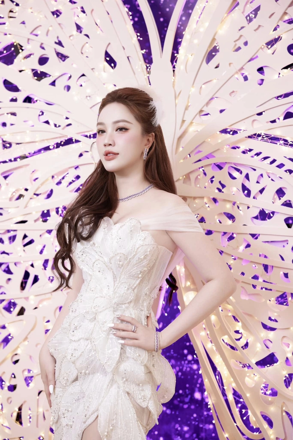 Gợi nhớ tuổi thơ qua ngôi nhà hoa hồng Bảo Thy dịu dàng