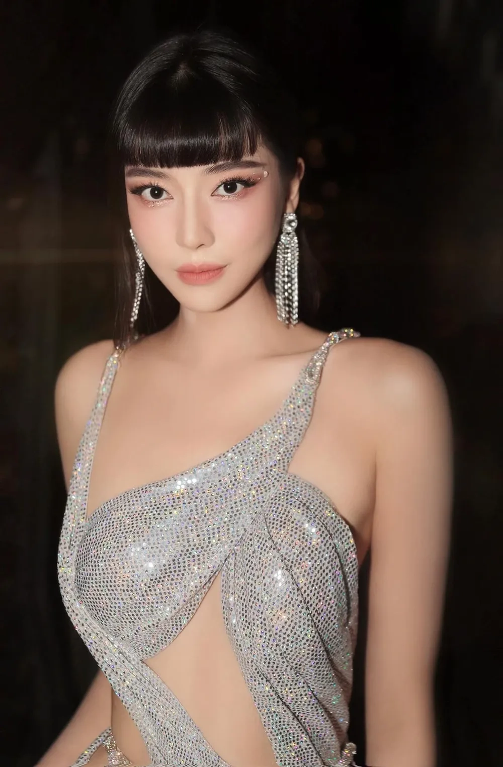 Follow ngay Cao Thái Hà Instagram cập nhật tin nóng