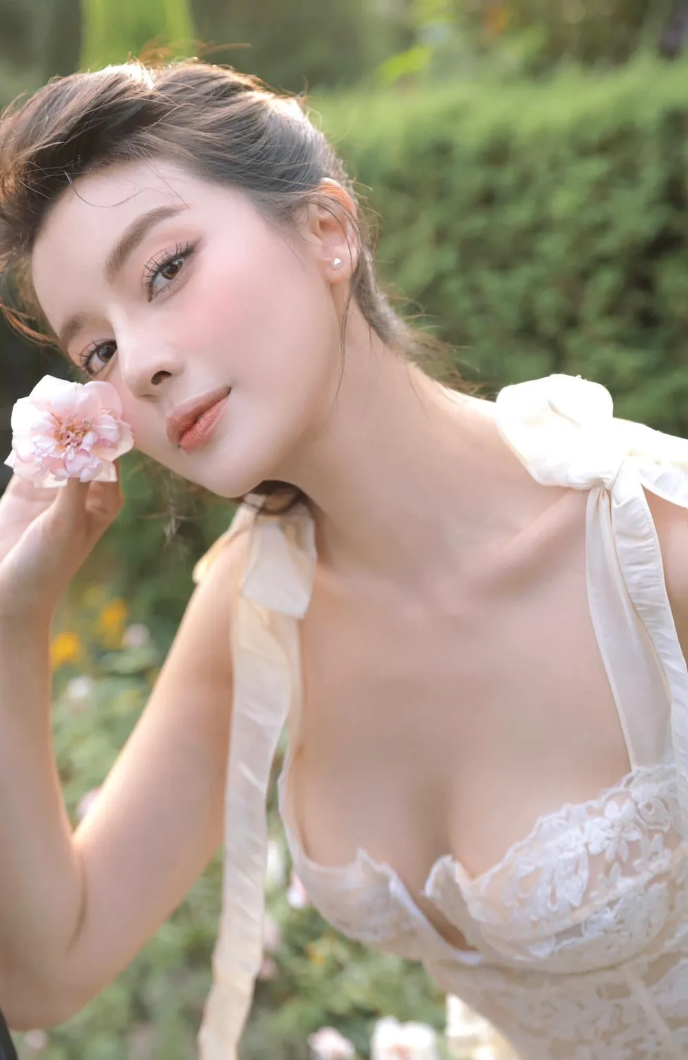 Gây sốt với vai diễn trong Cao Thái Hà trong Hậu Duệ Mặt Trời