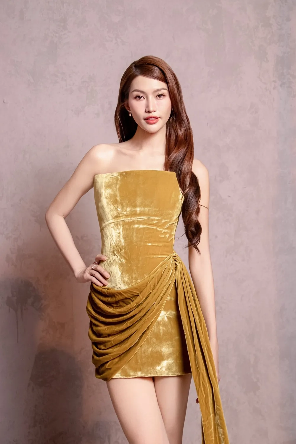 Cuộc thi nhan sắc quan trọng với Chế Nguyễn Quỳnh Châu thi hoa hậu hoàn vũ