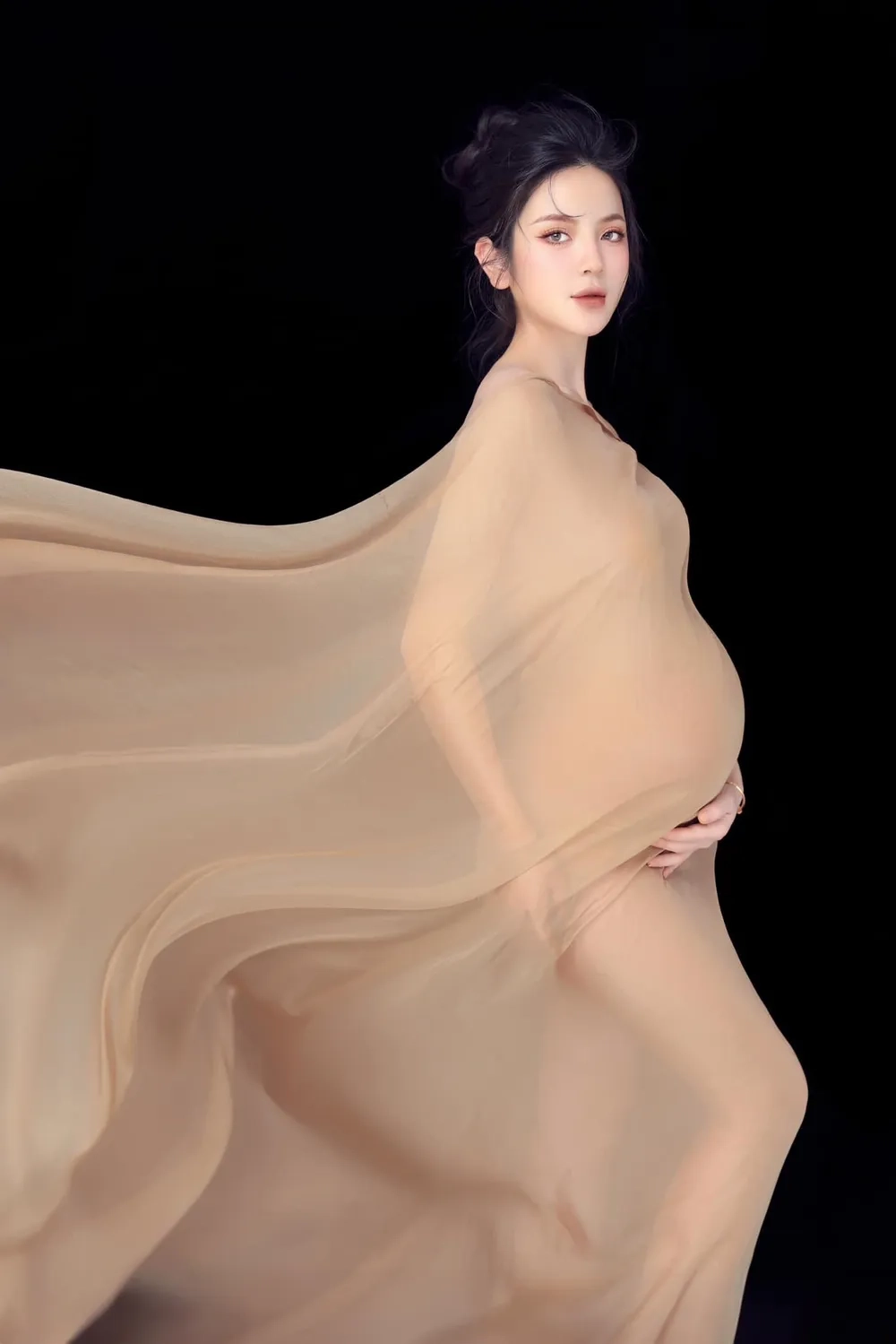 Cộng đồng xôn xao về Chu Thanh Huyền phốt