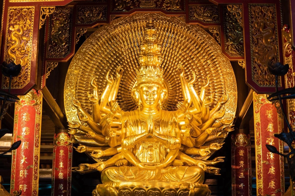 Từng nét của tượng phật chùa bái đính hiện lên đầy sống động
