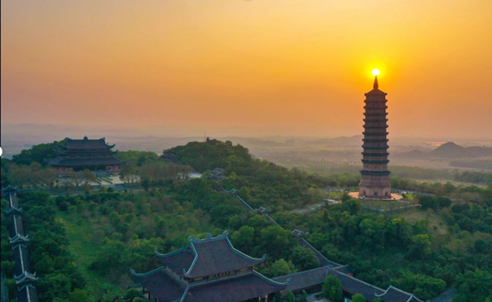 Hòa mình vào cảnh quan chùa bái đính thơ mộng