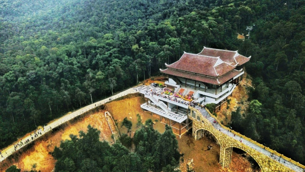 Rủ nhau cùng khám phá Yên Tử kỳ vĩ