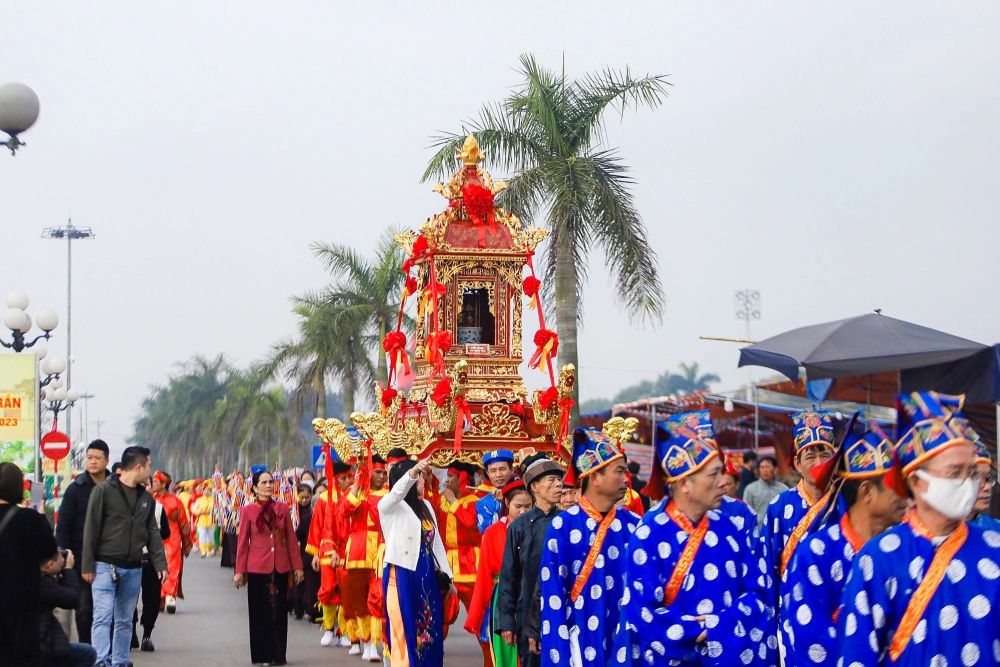 Hòa mình vào lễ hội đền trần nam định linh thiêng