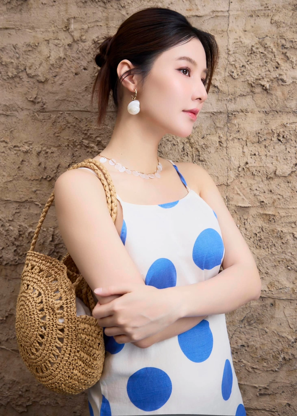 Cận cảnh Diễm My 9x livestream chia sẻ chuyện tình cảm