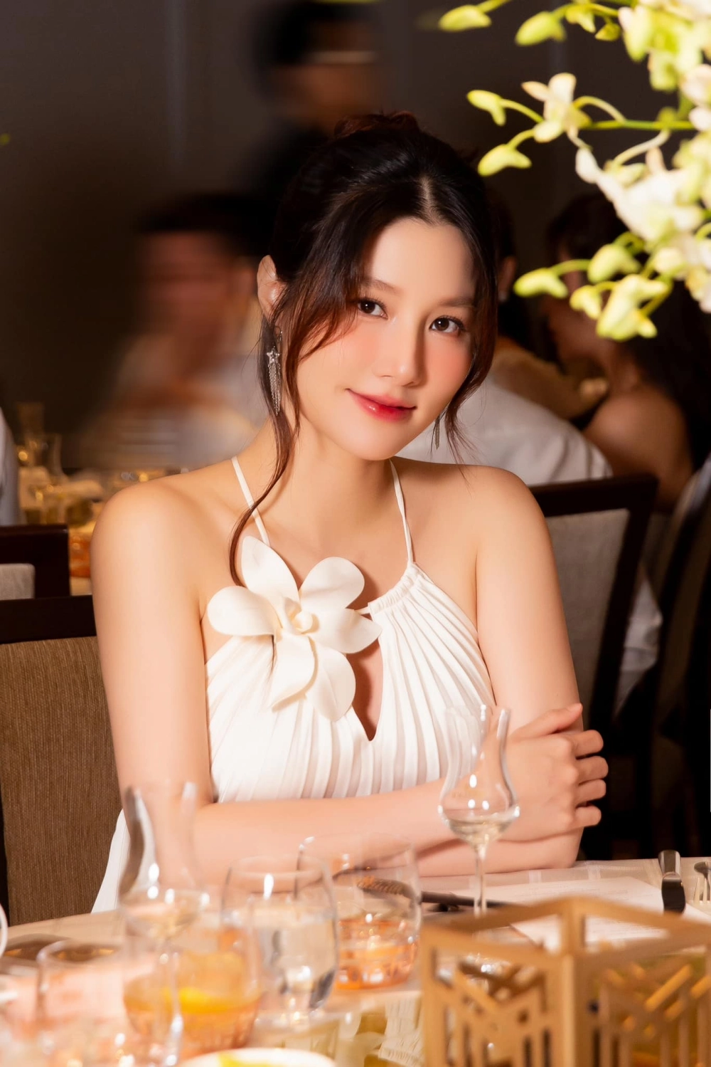 Dân mạng đồn đoán Diễm My 9x mang bầu