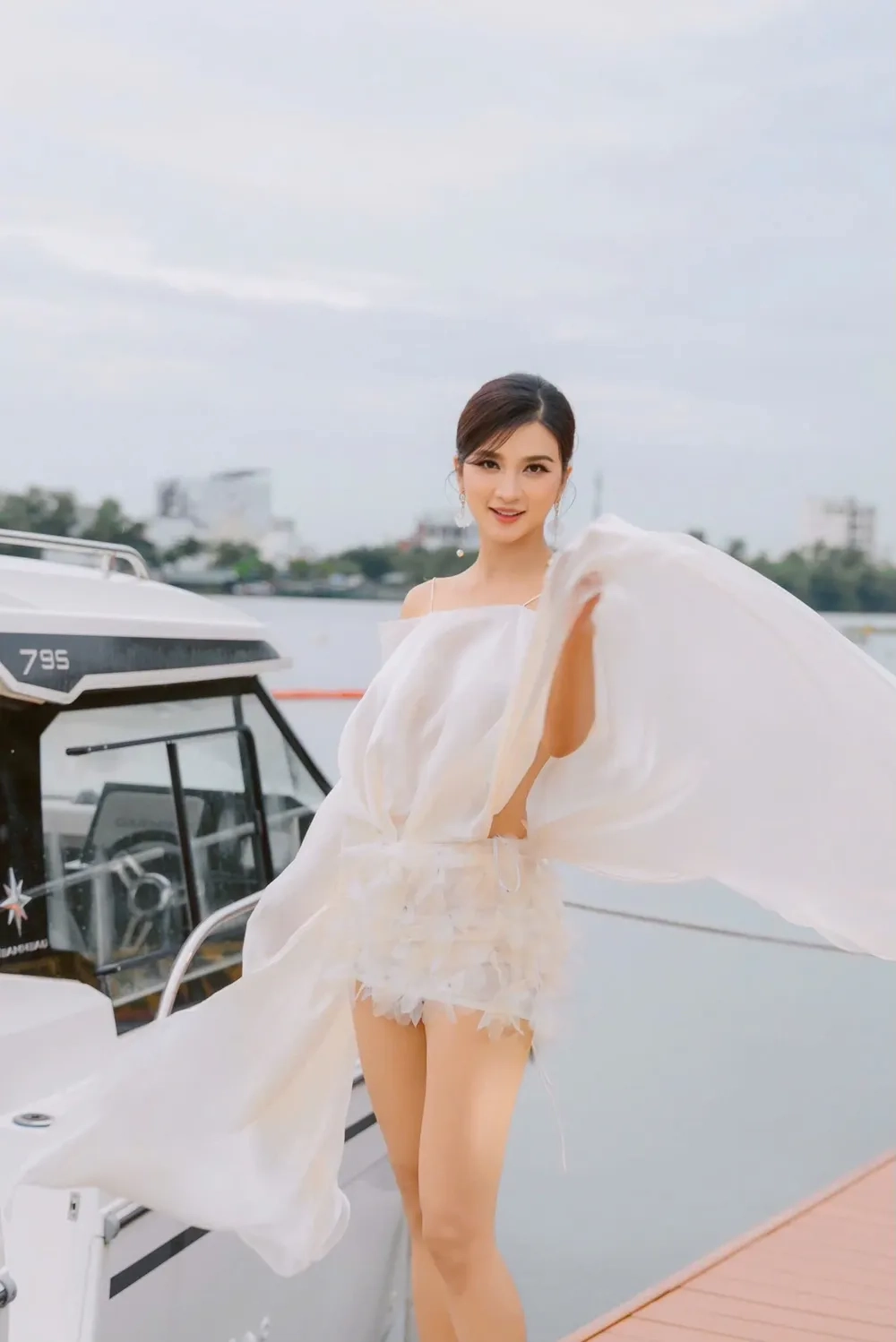  Vẻ đẹp không tuổi khiến Kim Tuyến bao nhiêu tuổi cũng chỉ như đôi mươi