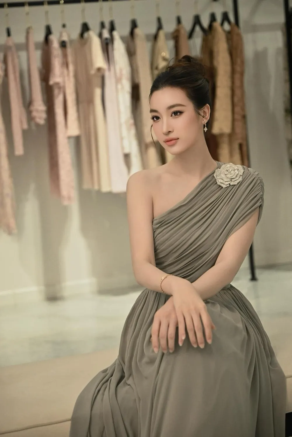 Bật mí chiều cao thật sự của Đỗ Mỹ Linh chiều cao