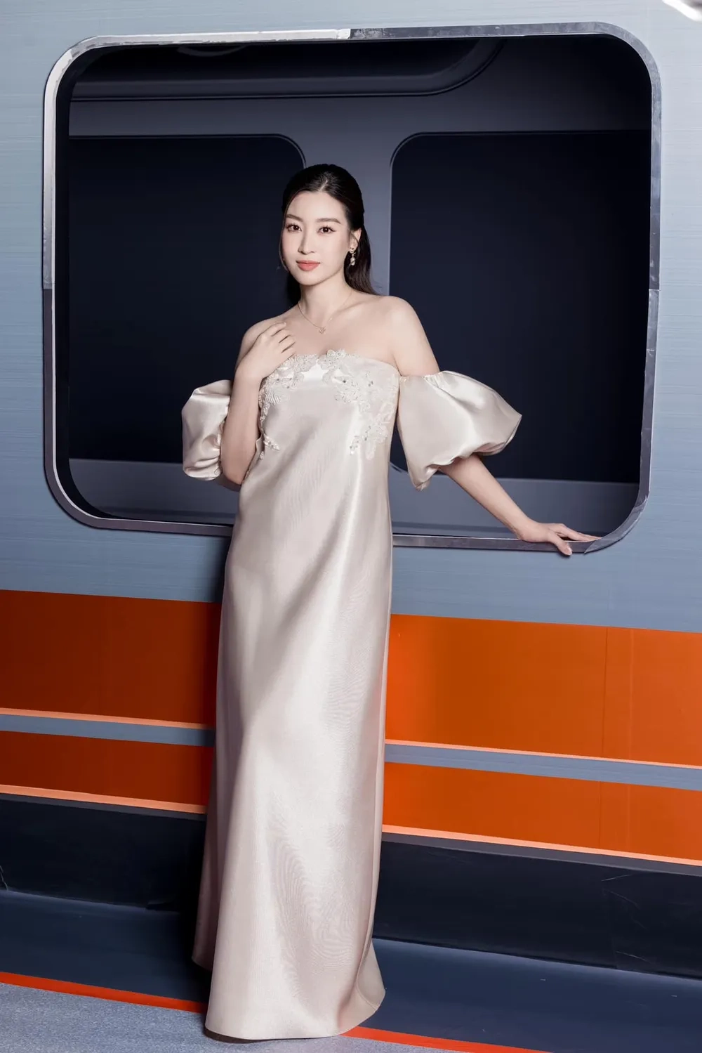 Dân mạng xôn xao tin Đỗ Mỹ Linh sửa mũi