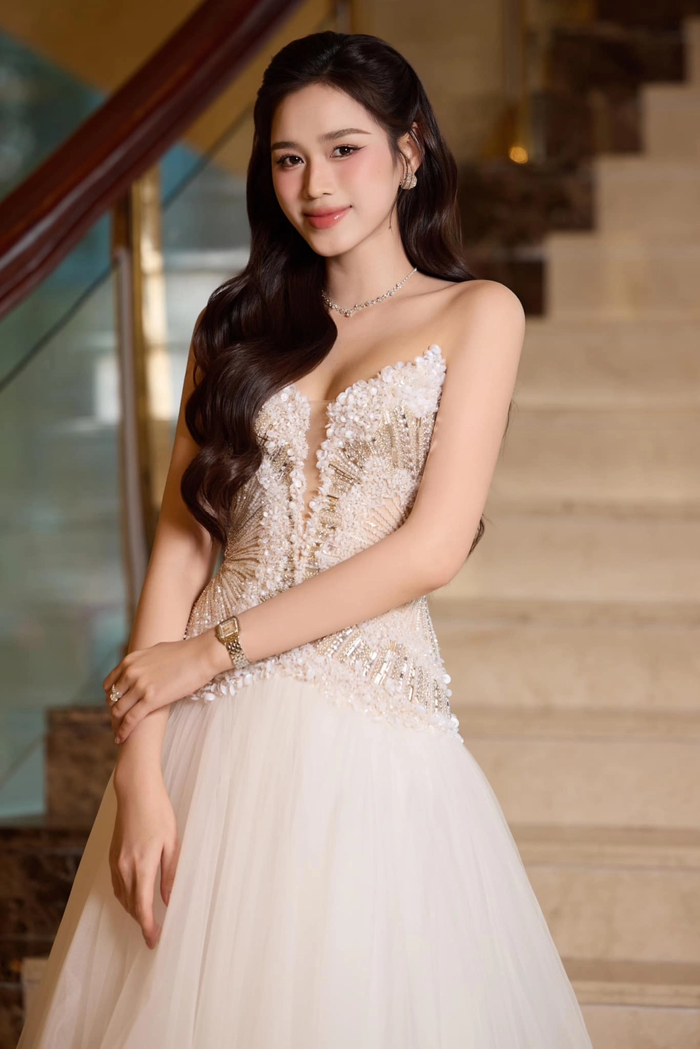 Vẻ đẹp Việt Nam tỏa sáng qua hoa hậu Đỗ Thị Hà tại Miss World