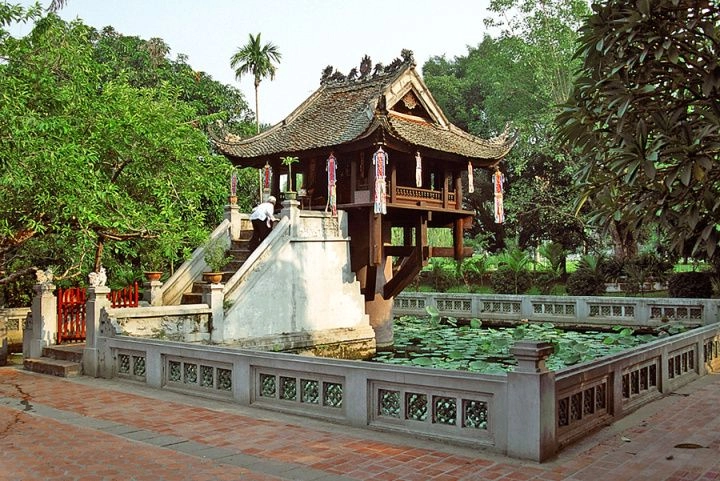 Hãy tham quan chùa một cột để cảm nhận không khí linh thiêng của di tích này