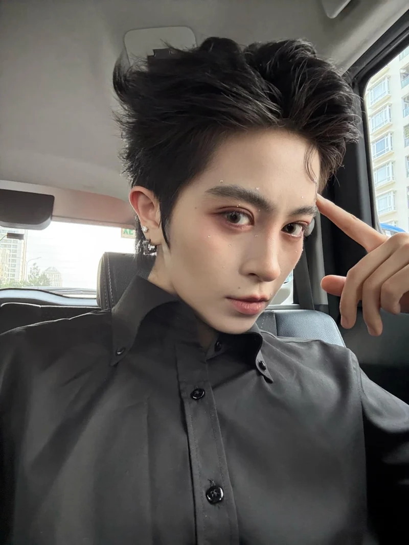 Gây tò mò với gia thế Gil Lê chuẩn rich kid