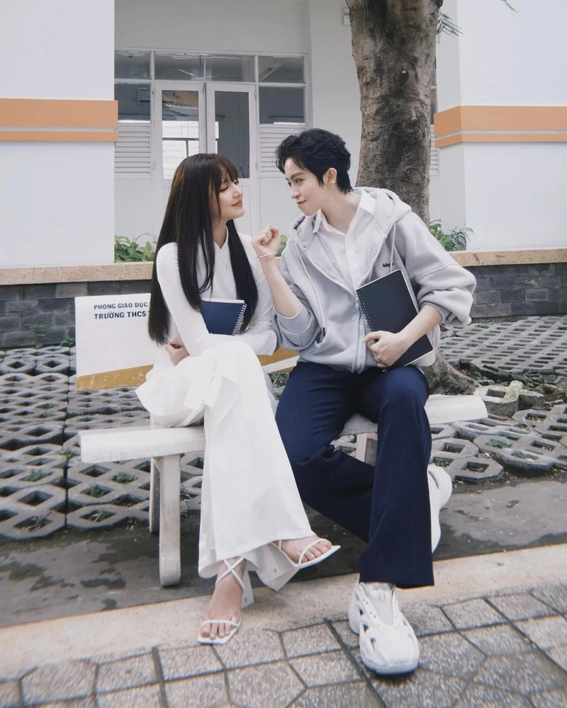 Hàng ngàn lượt xem từ Gil Lê Xoài Non livestream