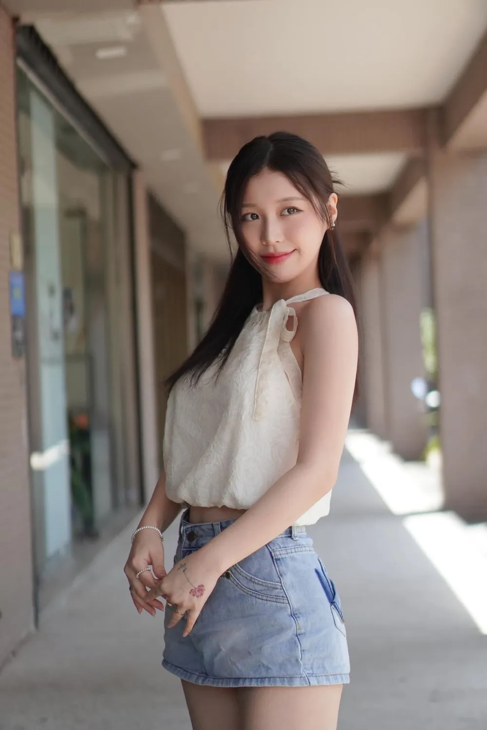 Không khí Tết tràn ngập với lời bài hát Han Sara Tự Nhiên Cái Tết