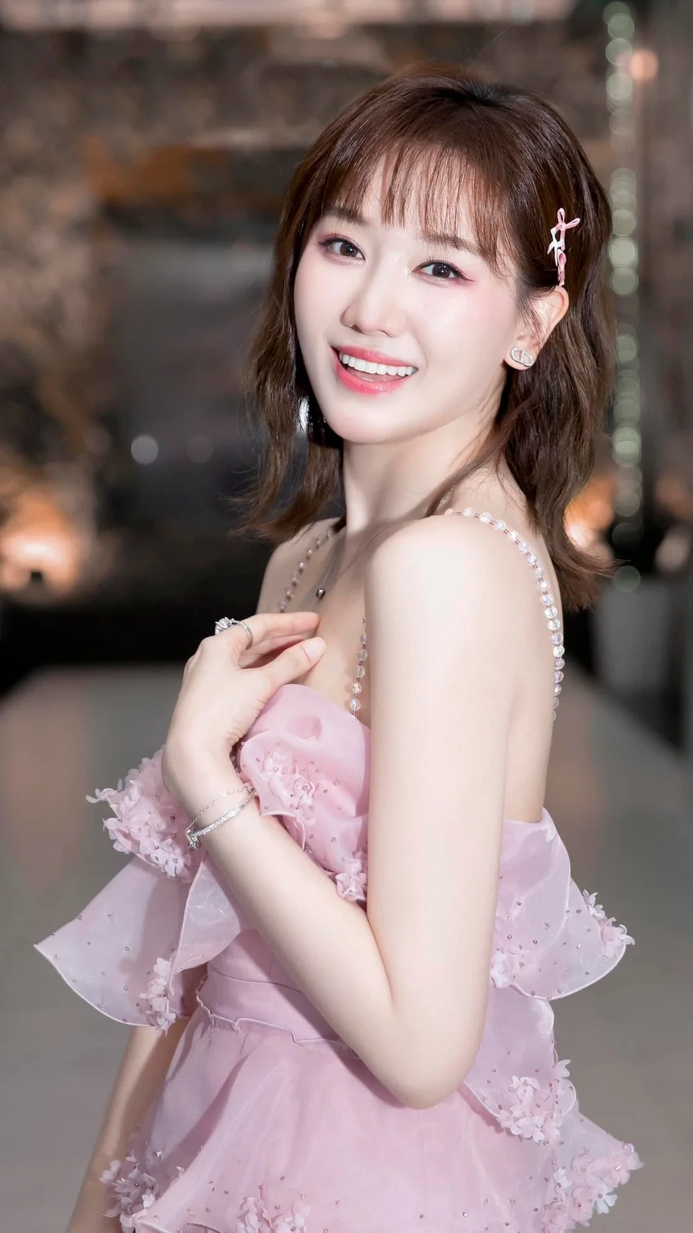 Hari Won hương đêm bay xa là một ca khúc lãng mạn đầy cảm xúc và sâu sắc