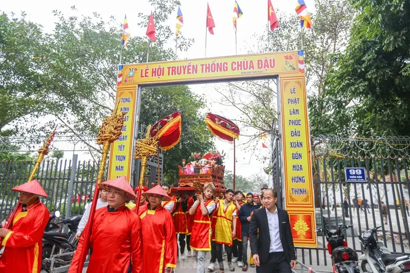 Không khí náo nhiệt tại hội chùa dâu bắc ninh mỗi năm