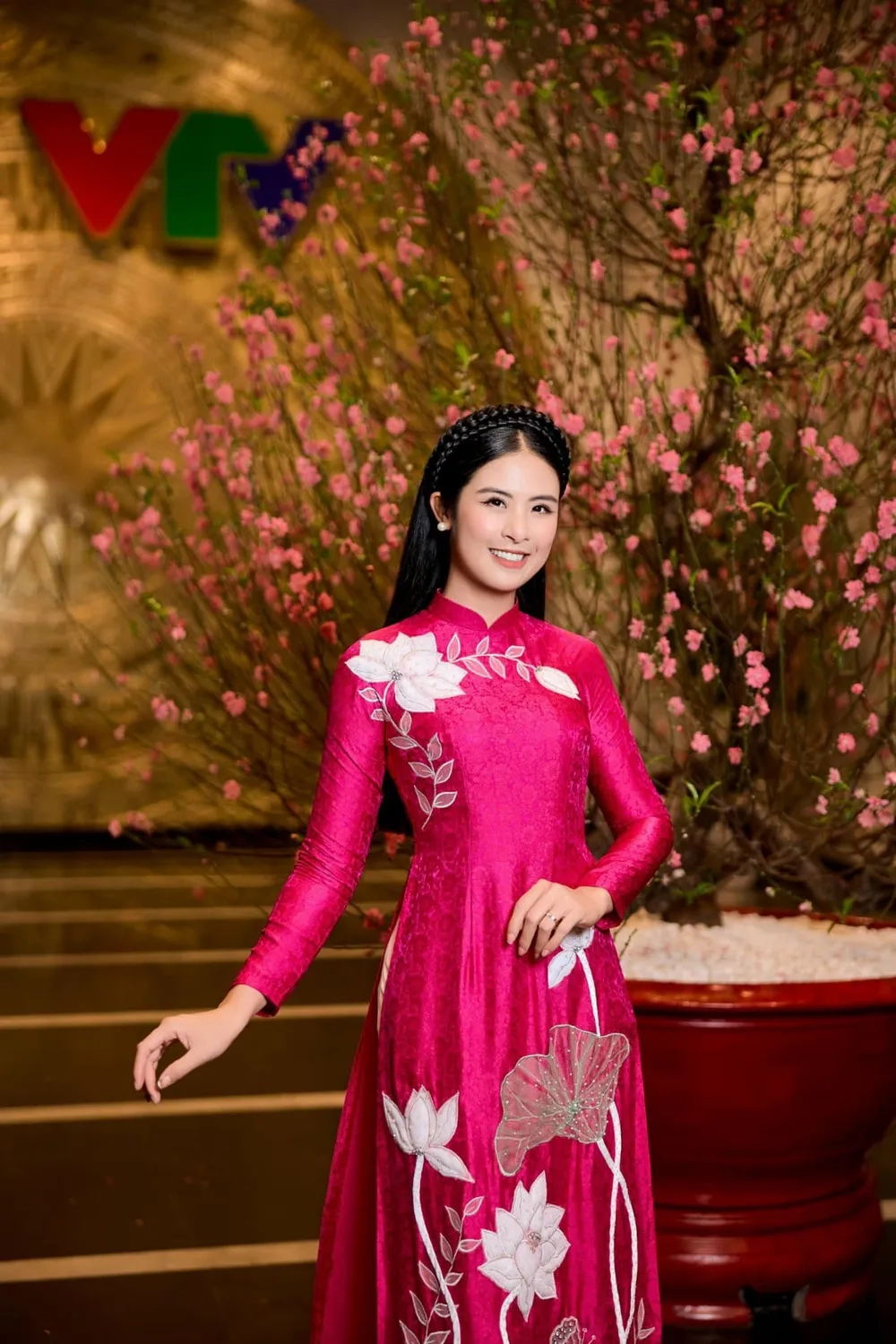 Cùng nhìn lại khoảnh khắc hoa hậu Ngọc Hân đăng quang