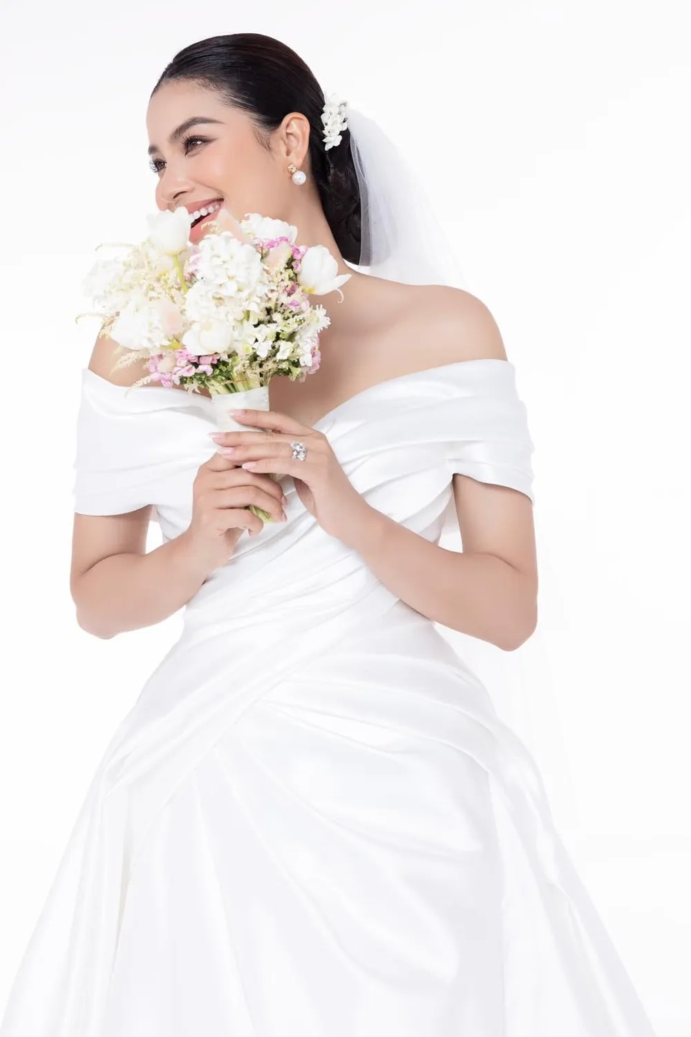 Nhìn lại hành trình của Phạm Hương 2015