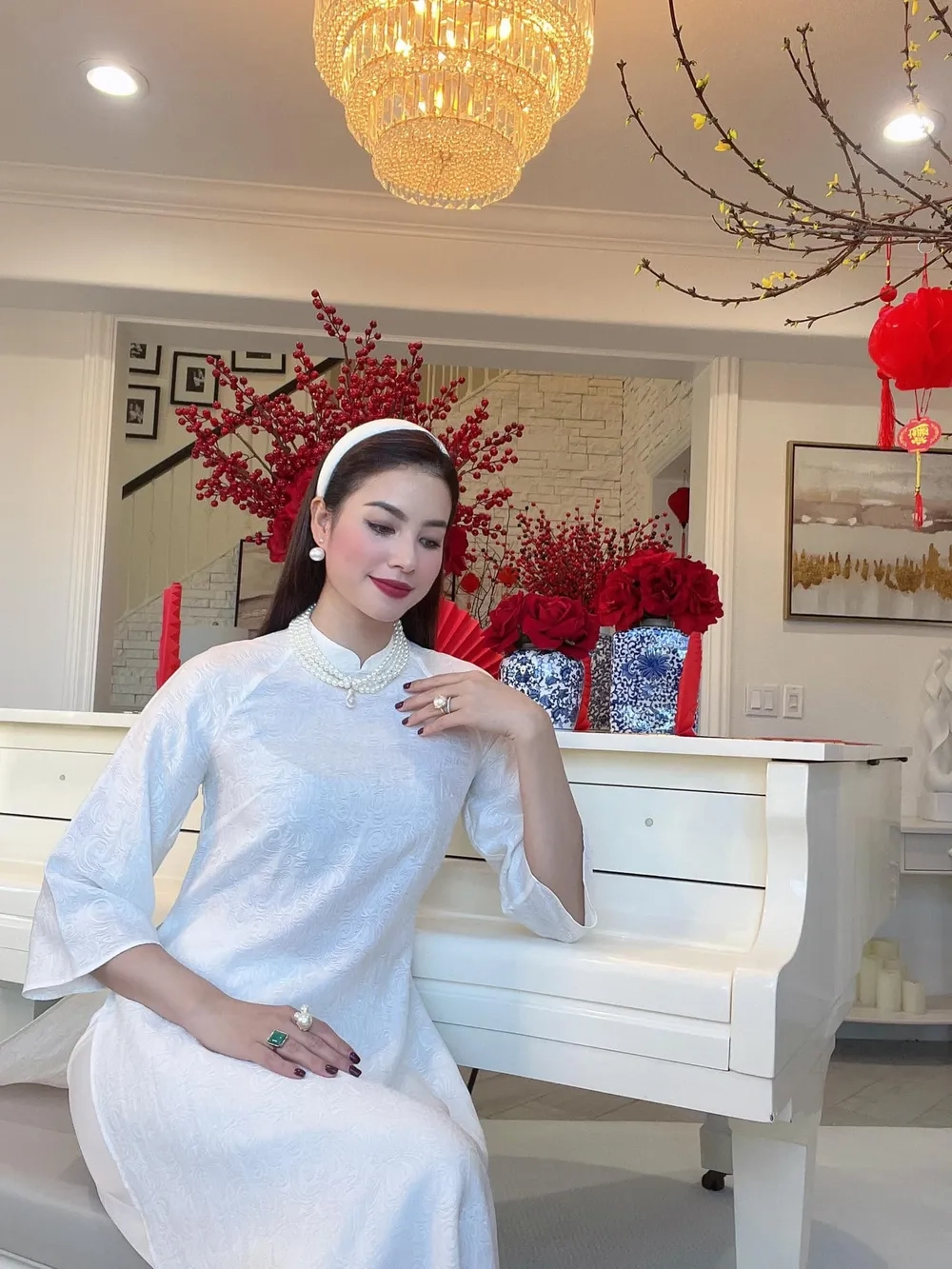 Không thể thiếu cái tên hoa hậu Phạm Hương