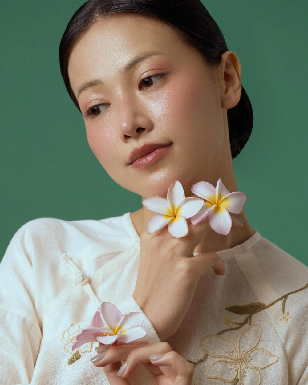 Tìm hiểu ngay Hoa hậu Phương Khánh là ai