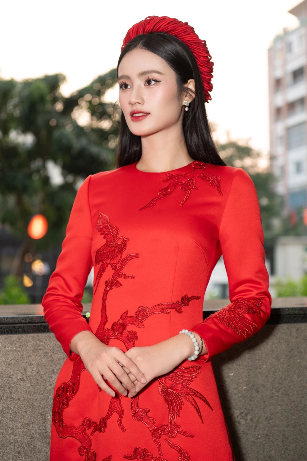Hoa hậu Ý Nhi trả lời phỏng vấn với những câu nói gây sốt