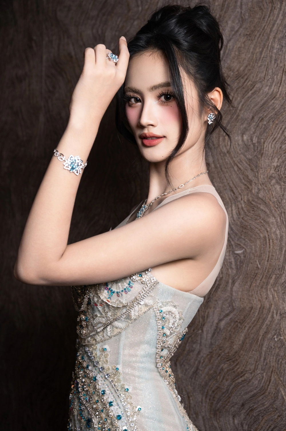 Hoa hậu Ý Nhi phốt một câu chuyện đầy bất ngờ
