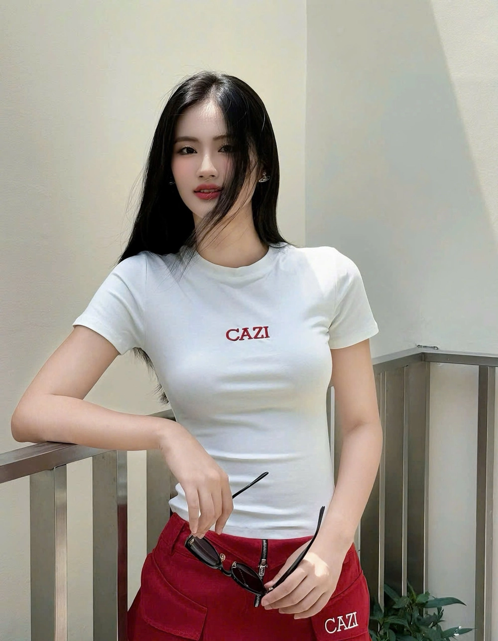 Gia cảnh hoa hậu Ý Nhi có gì đặc biệt bạn đã biết chưa
