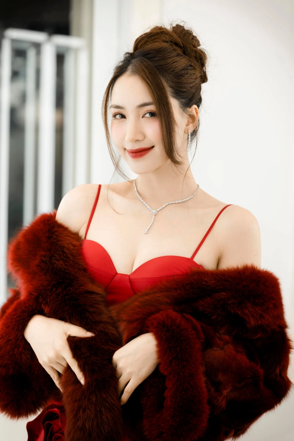 Hòa Minzy quê là câu hỏi quen thuộc đối với người yêu âm nhạc